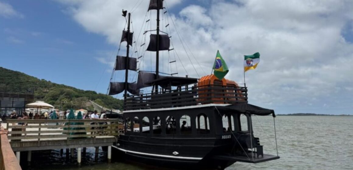 Laguna ganha nova atração de turismo náutico com estreia da Escuna Águas Cantantes