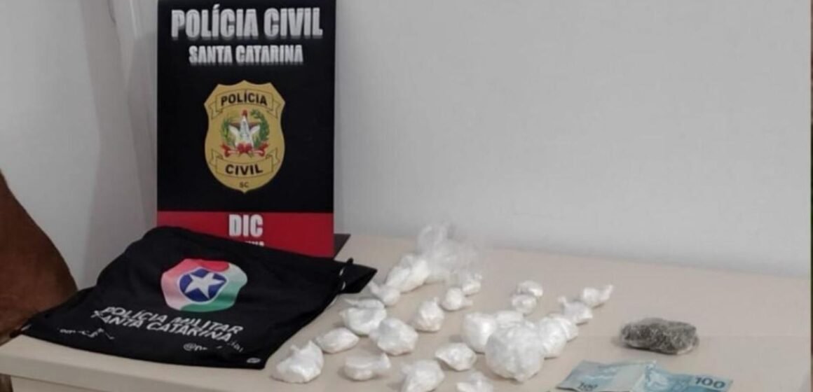 Homem é preso em flagrante por tráfico durante operação integrada em Laguna