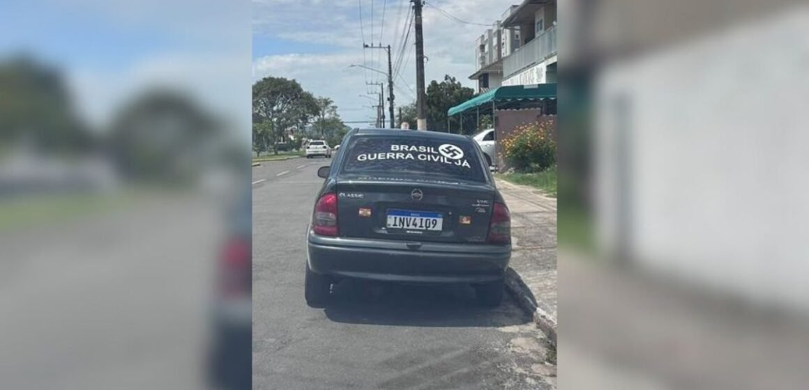 Homem é preso após colar adesivo de suástica em carro em Araranguá Homem é preso após colar adesivo de suástica em carro em Araranguá