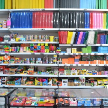 Procon divulga preços de material escolar e alerta sobre exigências ilegais