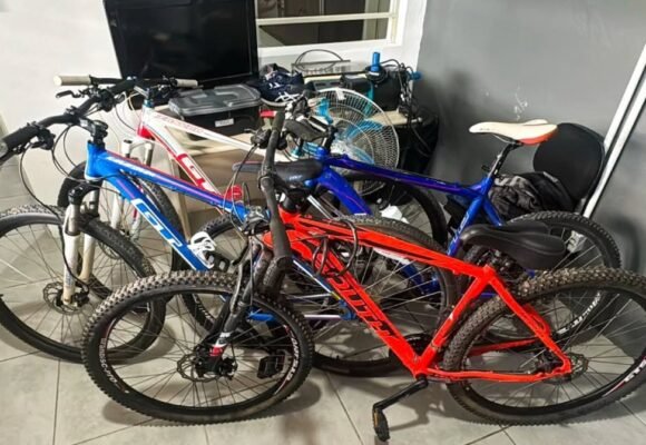 Homem é preso e polícia recupera produtos furtados em casa abandonada em Tubarão