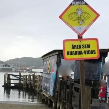 Quatro pessoas da mesma família são socorridas após afogamento em Laguna