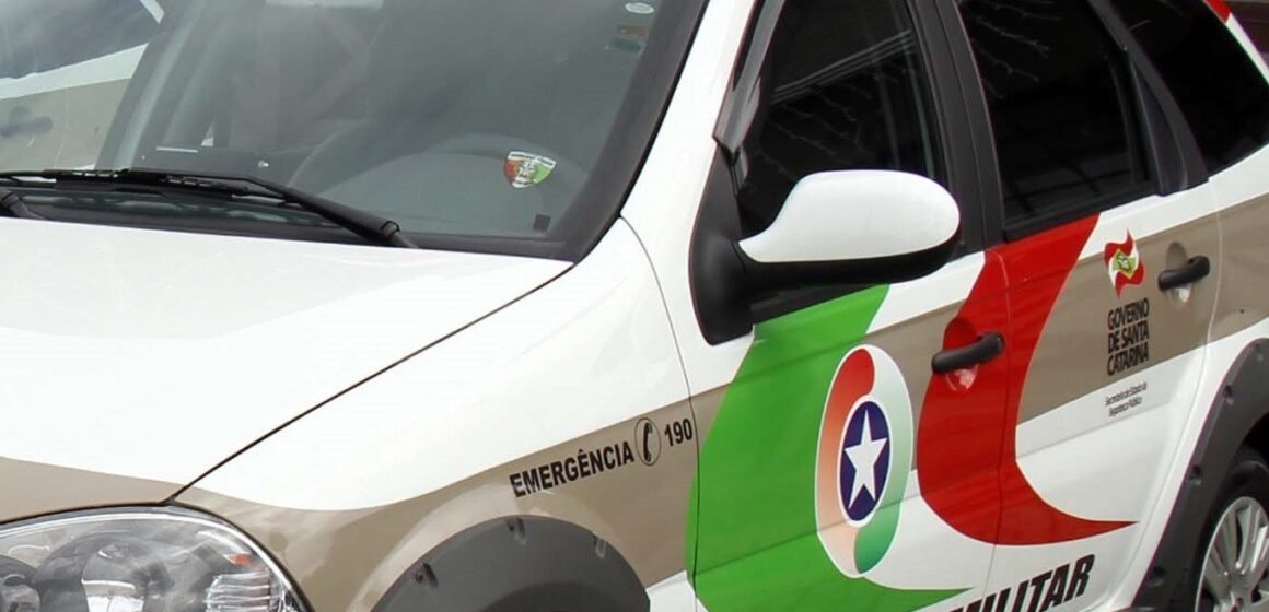 PM cumpre mandados e prende dois homens em Armazém e Capivari