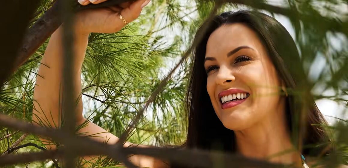 Nathiely Feliciano vence o concurso “A Bela da Praia 2026”, em Laguna