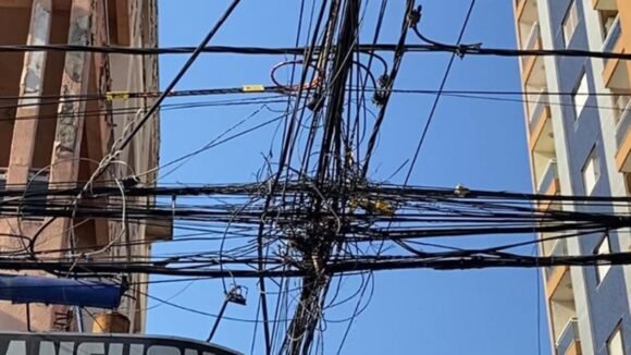 Tubarão planeja novo mutirão para retirada de fios inutilizados das vias públicas