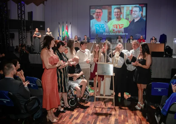 Univali empossa novo reitor e presta homenagem a Fábio Zabot Holthausen