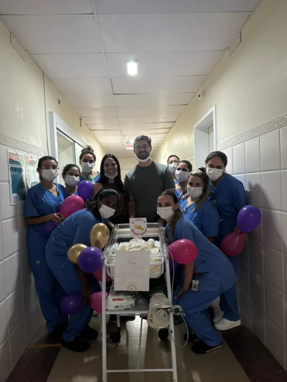 Bebê de 595 gramas deixa UTI Neonatal após semanas de luta em Tubarão