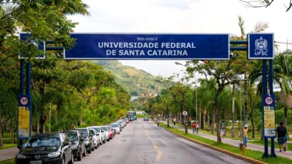 UFSC abre concurso técnico-administrativo com vagas em 4 cidades de SC