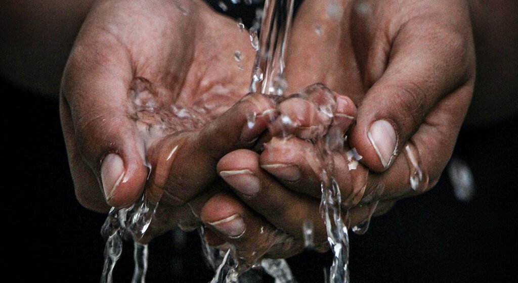 Mais da metade dos municípios de SC tem água contaminada por agrotóxicos