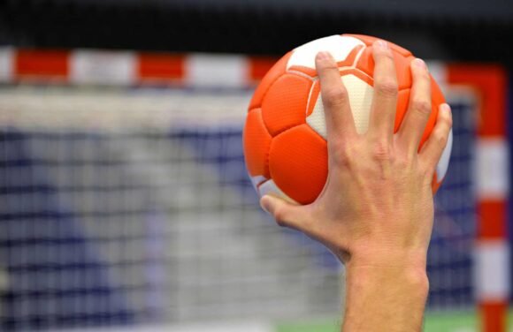 Escolinha de handebol abre vagas para crianças de 8 a 12 anos em Tubarão