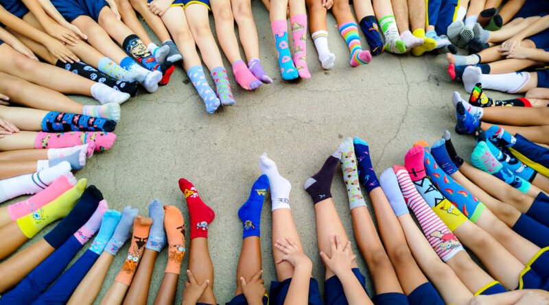 Escolas de Tubarão realizam ação com meias coloridas em alusão ao Dia da Síndrome de Down