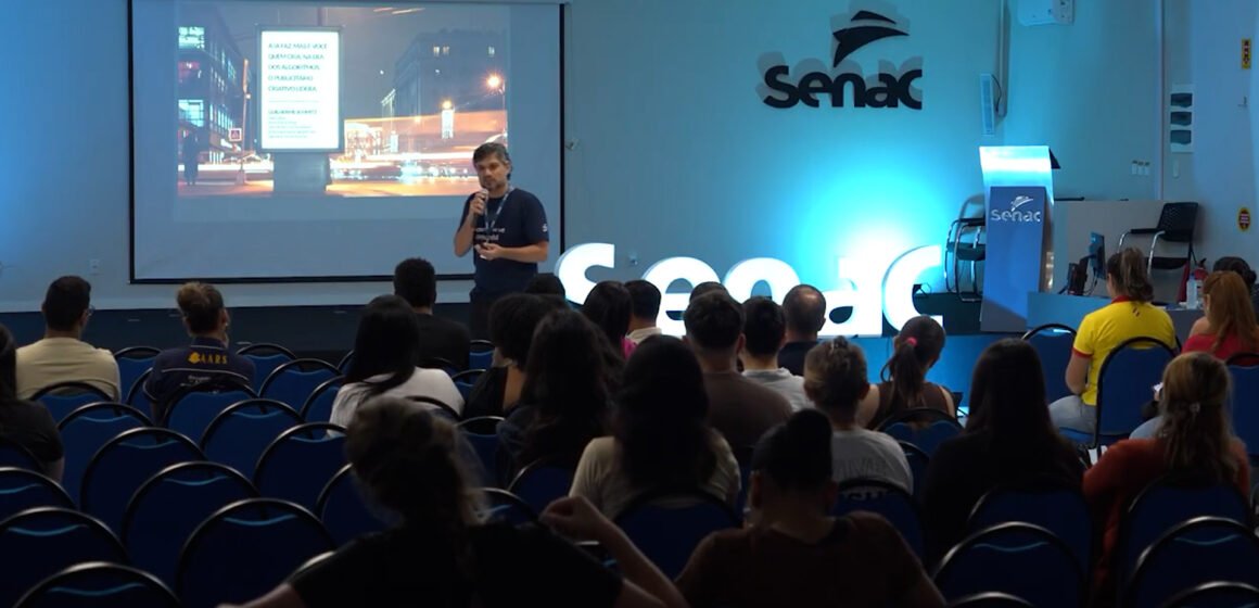 Senac Tubarão lança curso técnico gratuito de Publicidade com foco em Inteligência Artificial