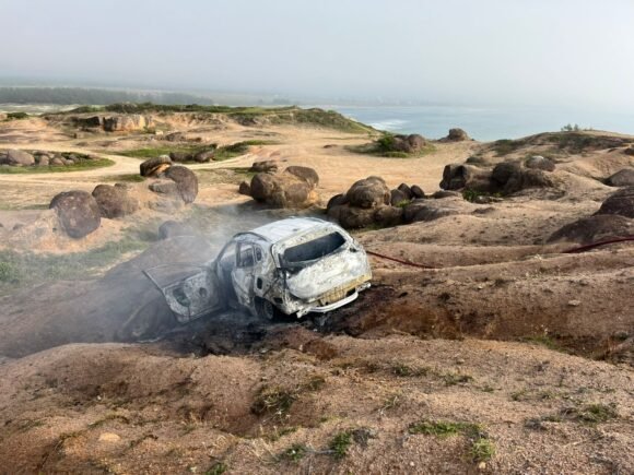 Corpo carbonizado é encontrado dentro de carro incendiado em Laguna