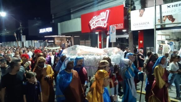 Procissão Luminosa do Senhor Morto deve reunir milhares de fiéis na Sexta-Feira Santa