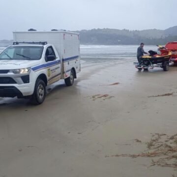 Idoso de 72 anos é encontrado morto em costão na Praia do Ouvidor em Garopaba Idoso de 72 anos é encontrado morto em costão na Praia do Ouvidor em Garopaba