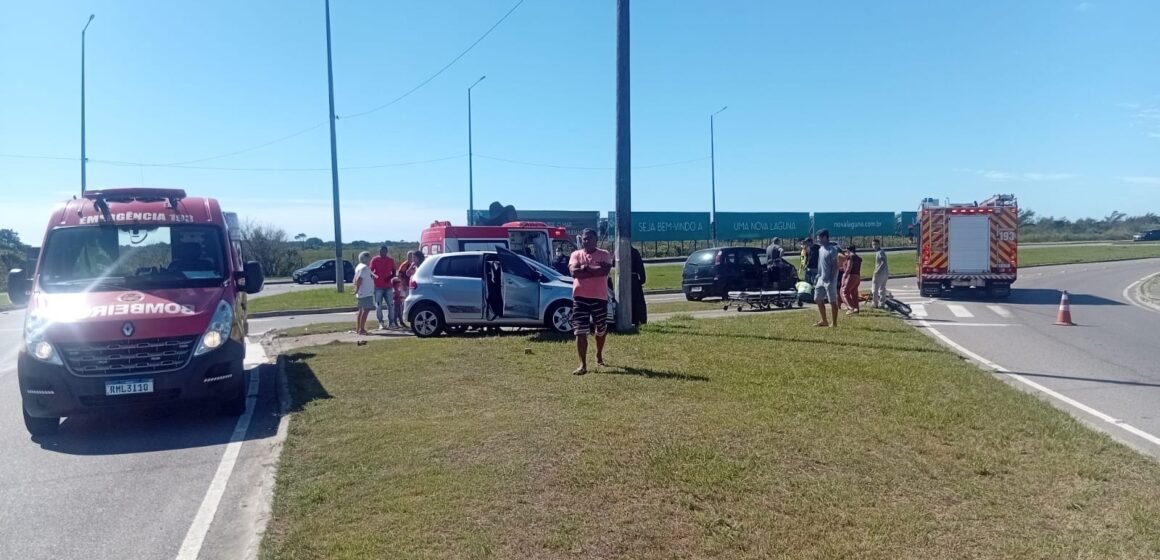 Colisão entre dois carros deixa homem ferido e mobiliza equipes de resgate em Laguna