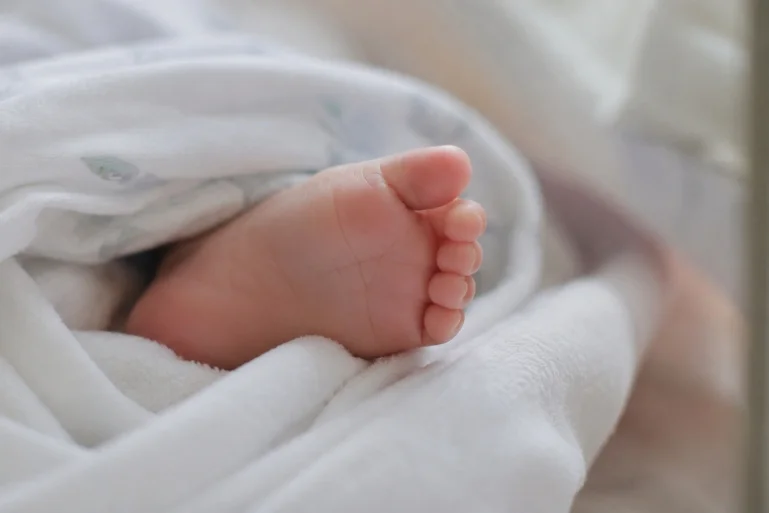 Bebê de três meses morre em abrigo de Criciúma e caso é investigado Bebê de três meses morre em abrigo de Criciúma e caso é investigado