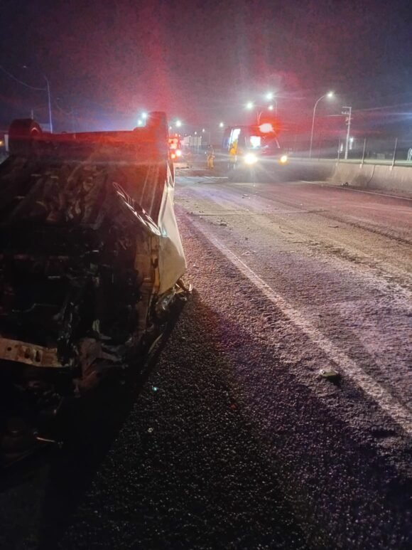 Capotamento na BR-101 deixa motorista ferido em Imbituba