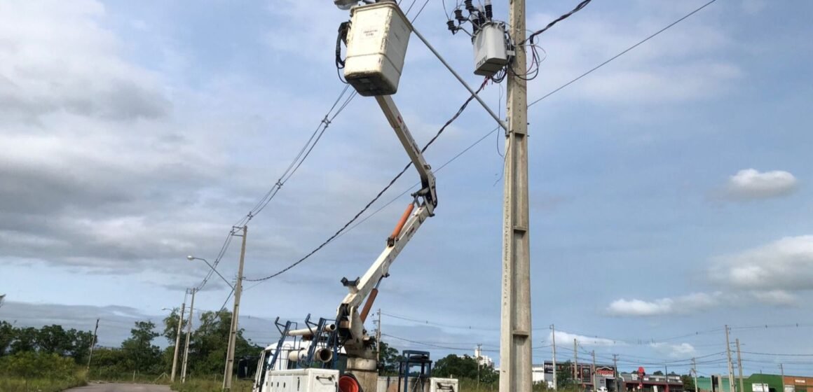 Ladrões furtam fiação elétrica de postes em dois pontos de Tubarão usando escada e ferramentas Ladrões furtam fiação elétrica de postes em dois pontos de Tubarão usando escada e ferramentas