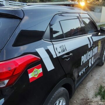 Homem com histórico no tráfico é preso após perseguição pelas ruas de Laguna