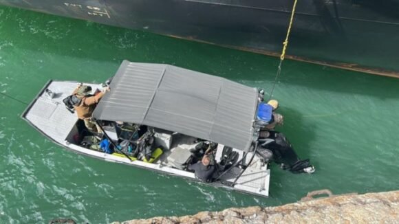 Mergulhador é preso pela PF em Imbituba por esconder cocaína em casco de navio
