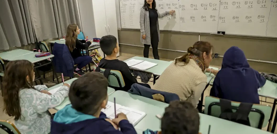 Senado aprova piso salarial de R$ 5.130 para professores em 2026 Senado aprova piso salarial de R$ 5.130 para professores em 2026