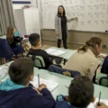 Senado aprova piso salarial de R$ 5.130 para professores em 2026