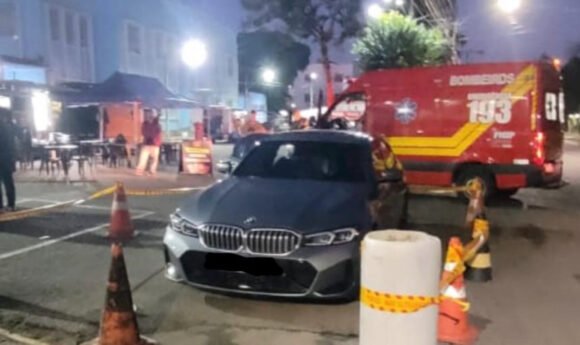 Homem é encontrado morto dentro de carro no Centro de Tubarão