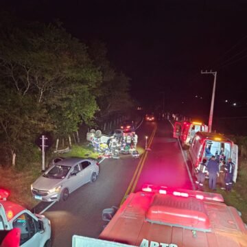 Acidente entre dois carros deixa quatro feridos e criança de 13 anos sofre parada cardíaca em Tubarão Acidente entre dois carros deixa quatro feridos e criança de 13 anos sofre parada cardíaca em Tubarão