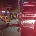 Homem morre após colisão entre moto e caminhão na marginal da BR-101 em Tubarão