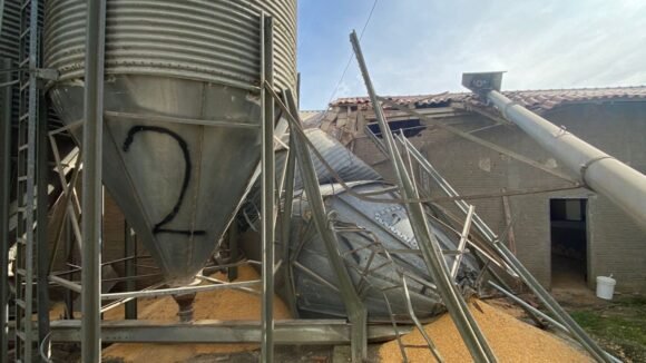 Silo desaba em empresa de São Ludgero e trabalhador é resgatado