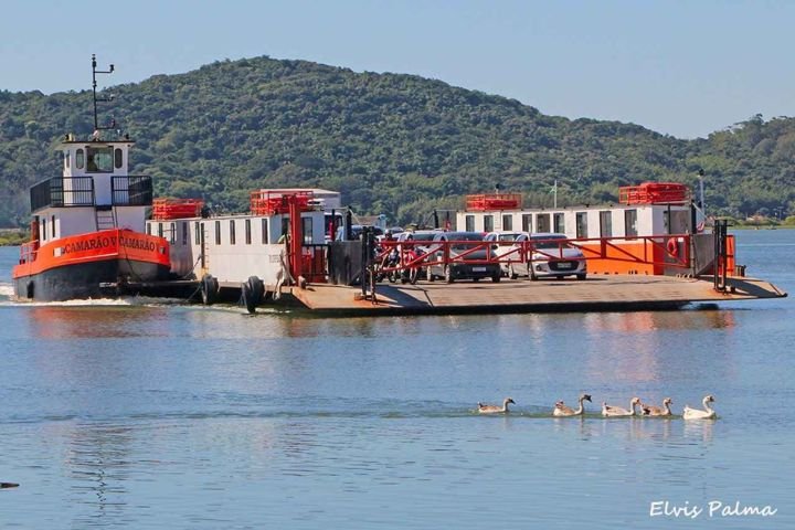 Balsa passa a operar 24 horas após interdição da Ponte Anita Garibaldi em Laguna Balsa passa a operar 24 horas após interdição da Ponte Anita Garibaldi em Laguna