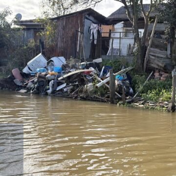 Obras no Rio da Madre avançam e expõem problema com descarte de lixo Obras no Rio da Madre avançam e expõem problema com descarte de lixo