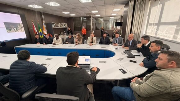 Desassoreamento do Canal da Barra do Camacho é discutido na Secretaria de Estado da Defesa Civil