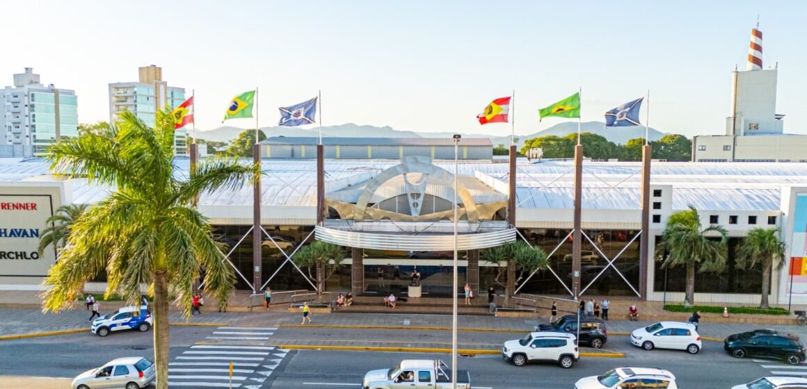 Farol Shopping realiza nova etapa das obras de revitalização com interdição temporária na Avenida Marcolino Martins Cabral Farol Shopping realiza nova etapa das obras de revitalização com interdição temporária na Avenida Marcolino Martins Cabral