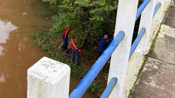 Homem de 64 anos é resgatado às margens de rio em Capivari de Baixo
