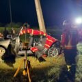 Mulher morre após carro cair de barranco na SC-436, em Laguna