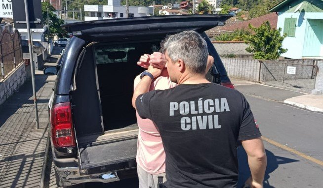 Homem de 32 anos é preso por suspeita de estupro de vulnerável em Orleans Homem de 32 anos é preso por suspeita de estupro de vulnerável em Orleans