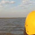 Vento forte arrasta barco e homem é resgatado após passar a noite à deriva em lagoa de Laguna