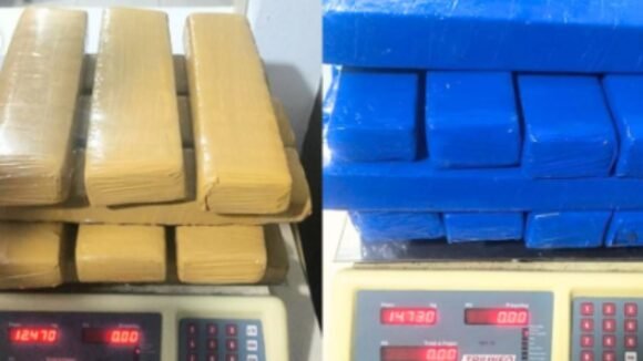 Cabeleireira de Tubarão é presa com submetralhadora e mais de 40 quilos de drogas