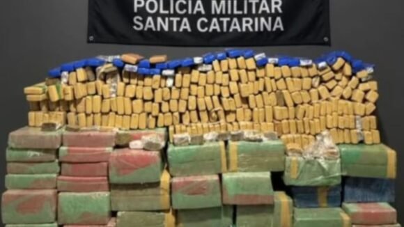 Polícia Militar apreende mais de uma tonelada de maconha em casa abandonada em Jaguaruna