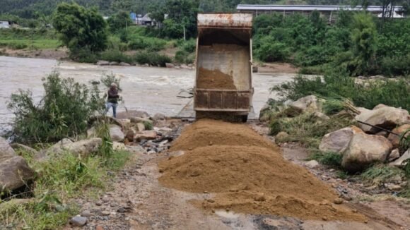 Secretaria de Agricultura recupera cabeceira de ponte entre Tubarão e Pedras Grandes