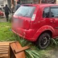 Homem é perseguido após suspeita de agressão e bate em dois carros em Garopaba